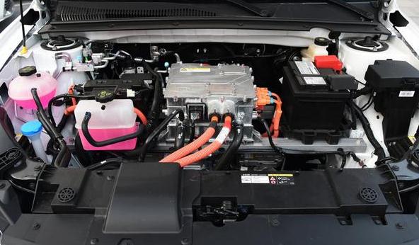 2021款野馬斯派卡EV，運(yùn)動(dòng)型車身更辣眼