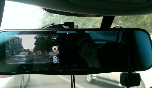 目前最好的行車記錄儀，隱藏式的更受歡迎