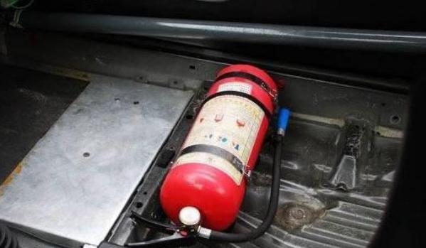 買車后必備的車品清單，緊急時(shí)候很實(shí)用（清單內(nèi)容不能少）