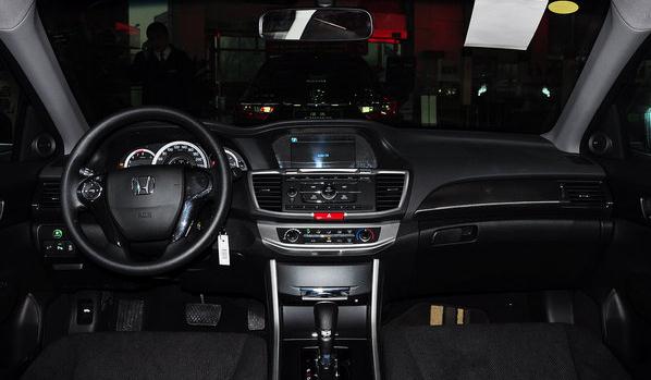 20萬左右買什么車好，選擇這款不后悔（本田雅閣）