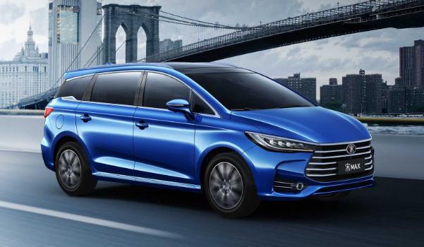 10萬左右有什么車，吉利帝豪顏值高（價(jià)格也適中）