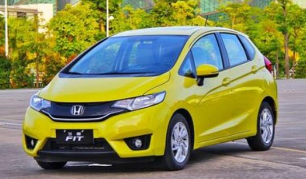 10萬(wàn)左右什么車(chē)好，軒逸VS飛度油耗很實(shí)惠（軒逸銷(xiāo)量更好）