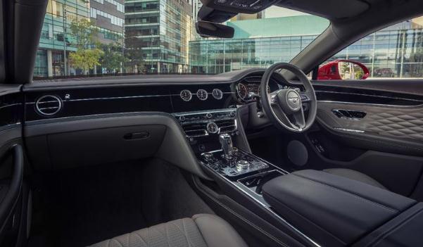 賓利飛馳V8售價，國內售價251.8萬元（價格就是財富象征）