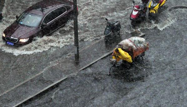 汛期行車安全，行車安全要謹(jǐn)慎（遵守規(guī)則）