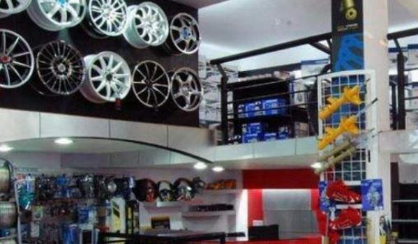 開個(gè)汽車飾品店需要多少錢，根據(jù)規(guī)模大小來決定（通常10萬左右