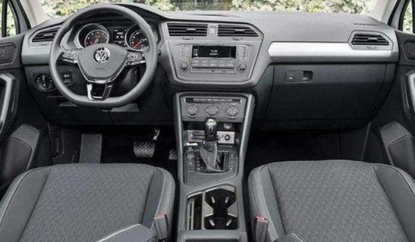 汽車內(nèi)飾翻新一般多少錢，車型不同價(jià)格不同（日常保養(yǎng)很重要）