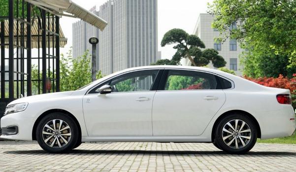 雪鐵龍C6新增車型上市，安全性能進一步提高（內(nèi)飾簡約）