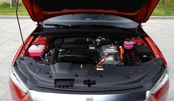 比亞迪秦PLUS DM-i上市，3.8升超低油耗（人人都能消費得起）