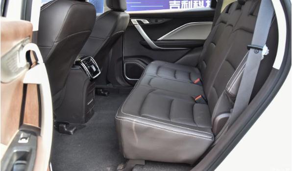 楓葉汽車(chē)楓葉80V上市，汽車(chē)行業(yè)新秀（具備可充可換電的能力）