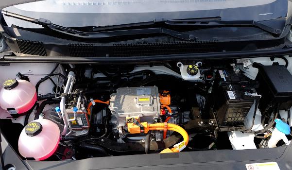 楓葉汽車(chē)楓葉80V上市，汽車(chē)行業(yè)新秀（具備可充可換電的能力）