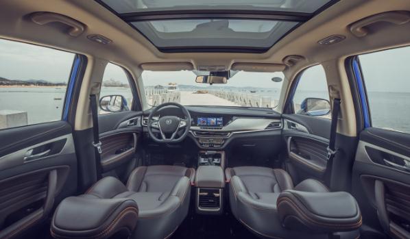 新款長(zhǎng)安CS35PLUS上市，下雨自動(dòng)關(guān)窗（貼心又智能）