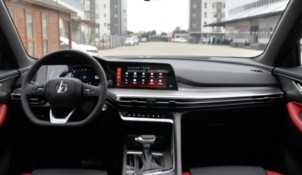 新款長(zhǎng)安CS35PLUS上市，下雨自動(dòng)關(guān)窗（貼心又智能）