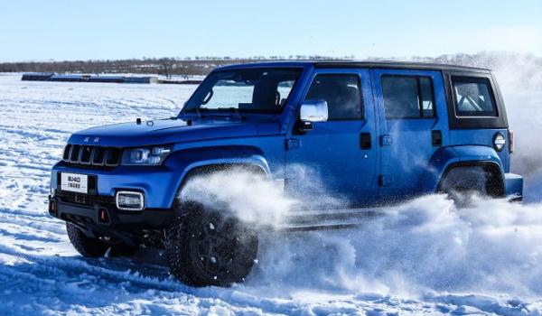 北京BJ40刀鋒英雄版上市，自駕游就選它（價(jià)格實(shí)惠）