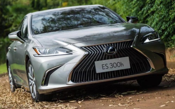 享譽全球的經(jīng)典車型 雷克薩斯es300h新款價格多少