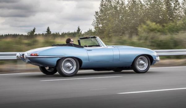 汽車尾翼，不僅美觀還能提高駕駛穩(wěn)定性（節(jié)省燃料）