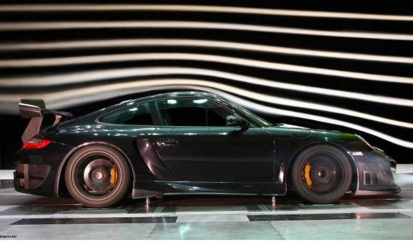 汽車尾翼，不僅美觀還能提高駕駛穩(wěn)定性（節(jié)省燃料）