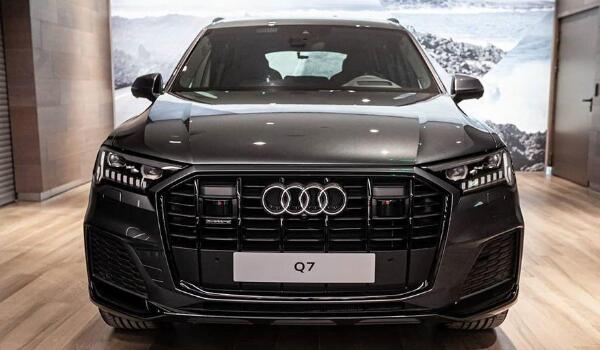 2款發(fā)動(dòng)機(jī)4種車型配置升級 奧迪q7車報(bào)價(jià)