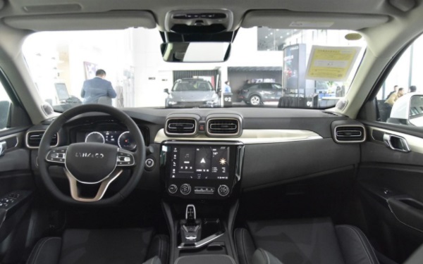 領(lǐng)克03和思域?qū)Ρ?領(lǐng)克03和思域哪個(gè)好