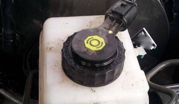 制動距離增加甚至失靈 剎車油多長時(shí)間更換一次