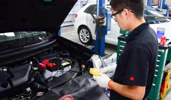 制動距離增加甚至失靈 剎車油多長時(shí)間更換一次