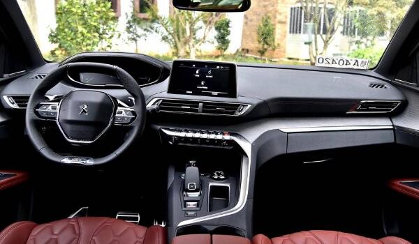 1.8T發(fā)動機綜合油耗6.2l 東風(fēng)標(biāo)致4008值得買嗎