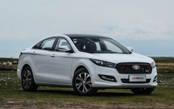 奔騰b50車價(jià)格及配置 精英版裸車價(jià)格為8.59萬