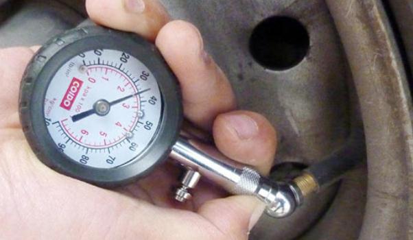 胎壓監(jiān)測裝置，分為內(nèi)置和外置（消除隱患安全駕駛）