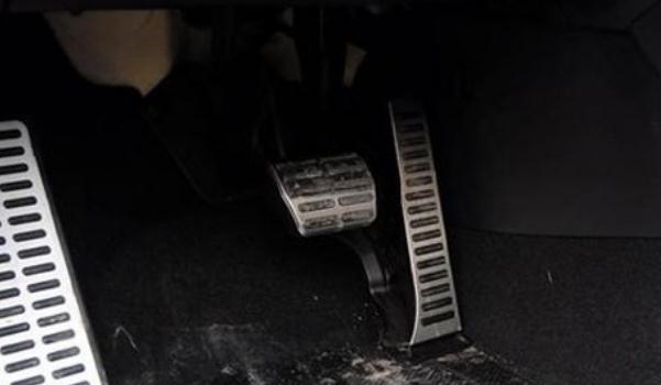 剎車輔助(EBA/BAS/BA)，防止追尾事故（安全駕駛很重要）