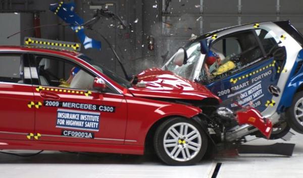 碰撞緩沖區(qū)，因設(shè)計(jì)而減小撞擊力（安全性更好）