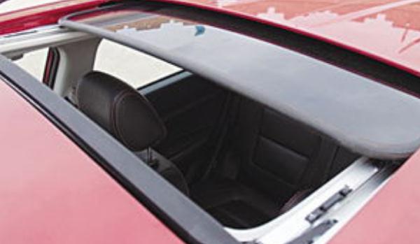 汽車天窗，奢華的配置（帶你去吹風(fēng)）