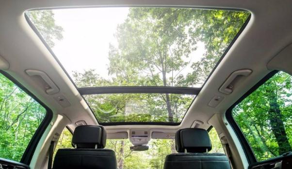 汽車天窗，奢華的配置（帶你去吹風(fēng)）