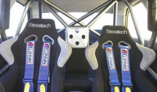 頭頸保護(hù)系統(tǒng)HANS，固定保護(hù)（更安全）