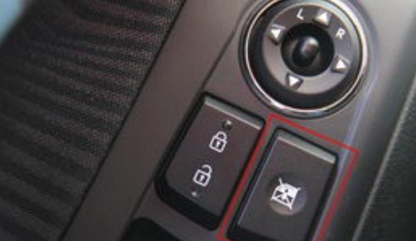 車速感應(yīng)自動(dòng)上鎖，防止突然打開車門的危險(xiǎn)（感應(yīng)開關(guān)）