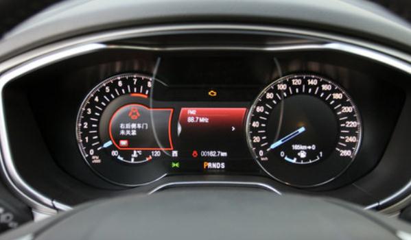 自動泊車入位，方便實用（不用擔心停車技術(shù)了）