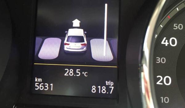 自動泊車入位，方便實用（不用擔心停車技術(shù)了）