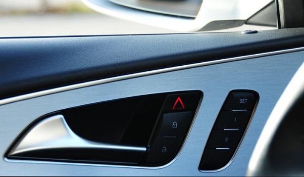 開門警示系統(tǒng)，奧迪專有技術(shù)（功能改進(jìn)中）