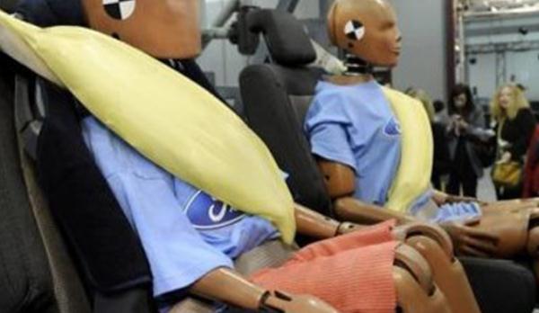 膨脹式安全帶，碰撞后0.04秒內(nèi)完成（比較實用）