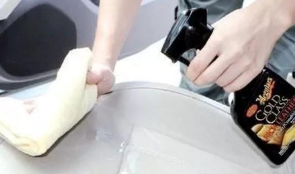 真皮座椅怎么保養(yǎng)，保持車內(nèi)衛(wèi)生清潔很重要（避免堅硬物品）