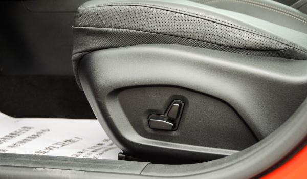 什么是座椅電動(dòng)調(diào)節(jié)，更加精準(zhǔn)舒適（比手動(dòng)更實(shí)用）