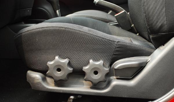 座椅高低調(diào)節(jié)，怎么舒服怎么調(diào)(手動調(diào)節(jié)、自動調(diào)節(jié)）