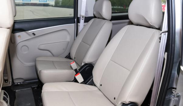 第二排座椅移動，提高駕乘舒適感（自動記憶更實用）