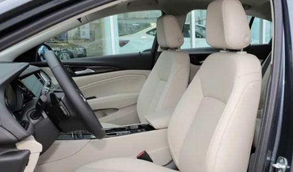 副駕駛座椅后排調(diào)節(jié)，充分利用空間更舒適（功能配置的提升）