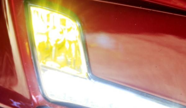 什么是車前霧燈，鹵素黃色光霧燈（穿透能力強(qiáng)）