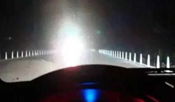 什么是遠光燈，正確使用遠光燈（文明駕車）