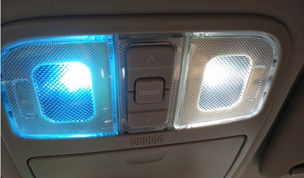 什么是觸摸式閱讀燈，方便于車內(nèi)照明（根據(jù)需要開啟或關(guān)閉）