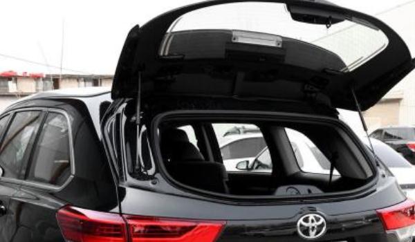 什么是尾門(mén)玻璃獨(dú)立開(kāi)啟，實(shí)用個(gè)性（轎車沒(méi)有的配置）