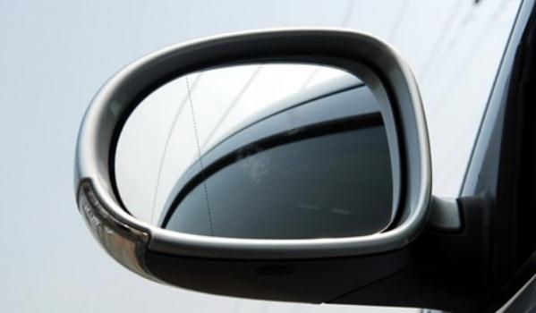 外后視鏡功能有哪些，提高夜間行車安全(安全實(shí)用的配置）