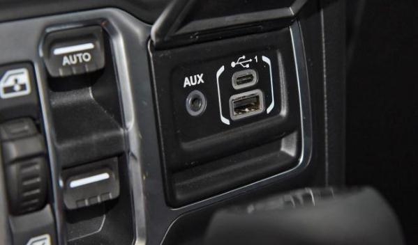 多媒體/充電接口是什么，接口對應(yīng)端口一致（常用型功能）