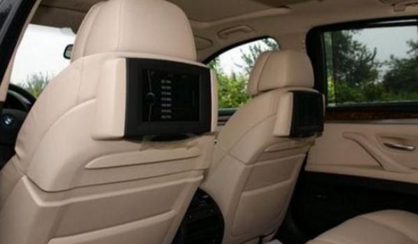 什么是后排液晶屏，高端車型的配置（長途坐車不寂寞）