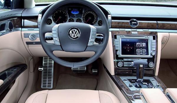 輝騰多少錢一輛，不怕奔馳寶馬，就怕大眾帶字母（奢華低調(diào)不起眼）